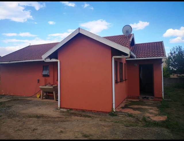 3 BEDROOM FREEHOLD SOLD IN MPOPHOMENI